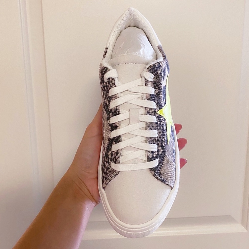 Steven by Steve Madden Reeves Printed Star Patch Sneakers - Picture 3 of 9